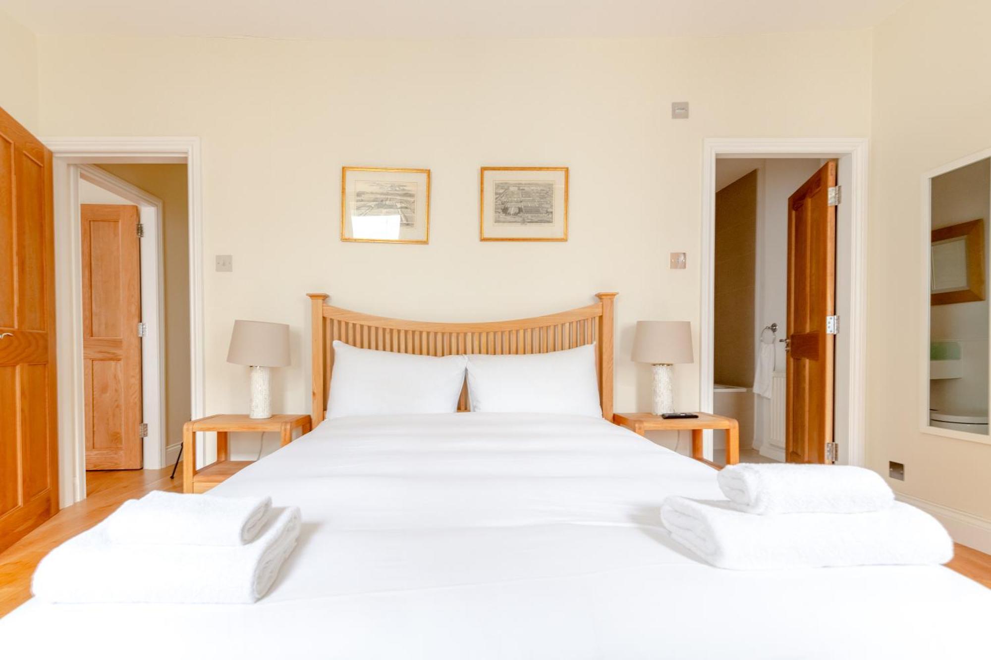 Spacious And 3 Bedroom House In Paddington Apartment *