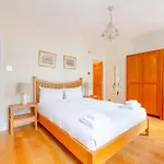 Spacious And Central 3 Bedroom House In Paddington