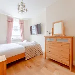 Spacious And Central 3 Bedroom House In Paddington