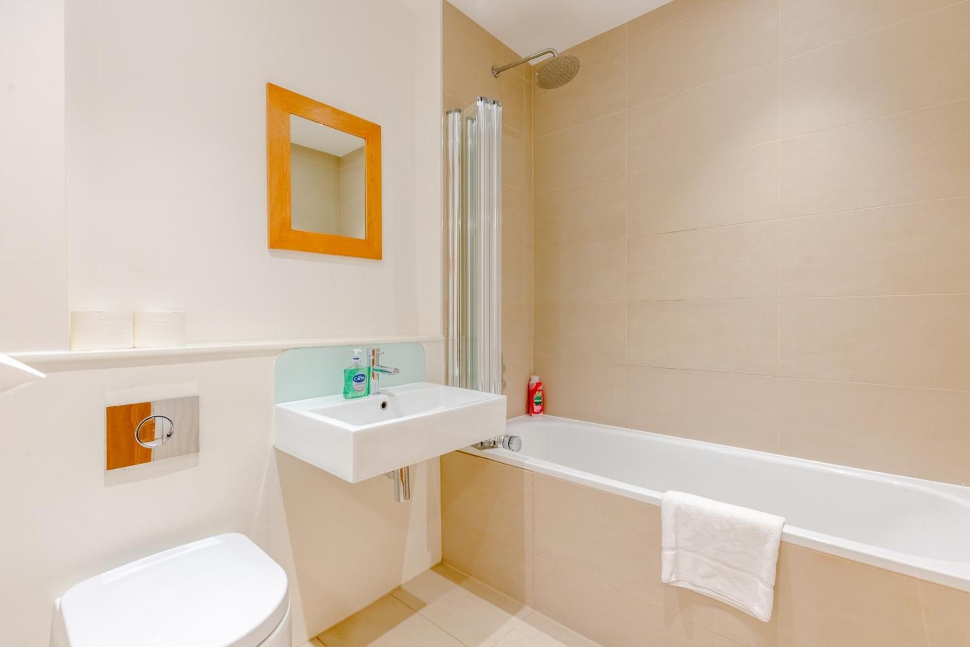 Spacious And 3 Bedroom House In Paddington Appartamento Londra