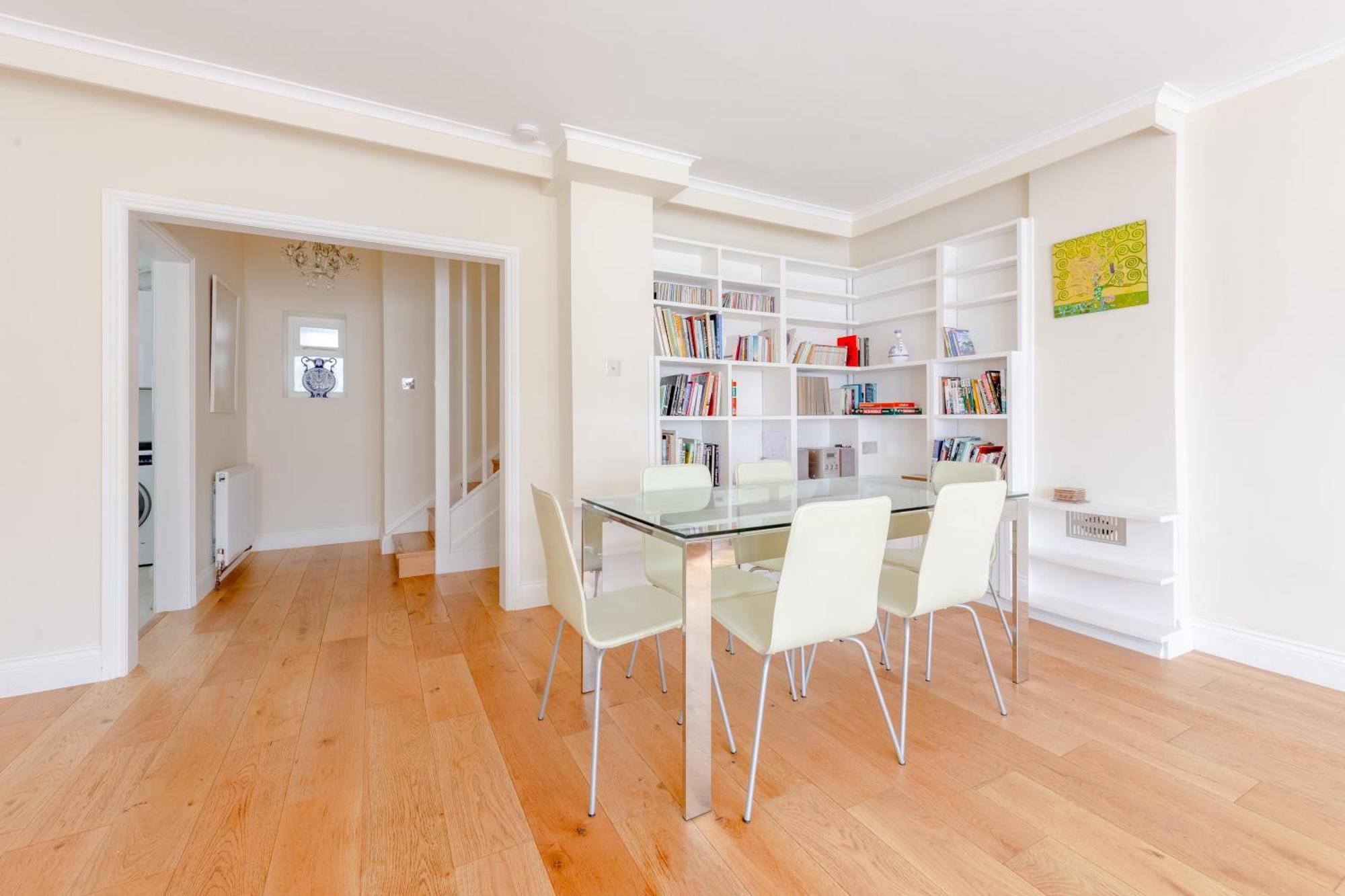 Spacious And 3 Bedroom House In Paddington