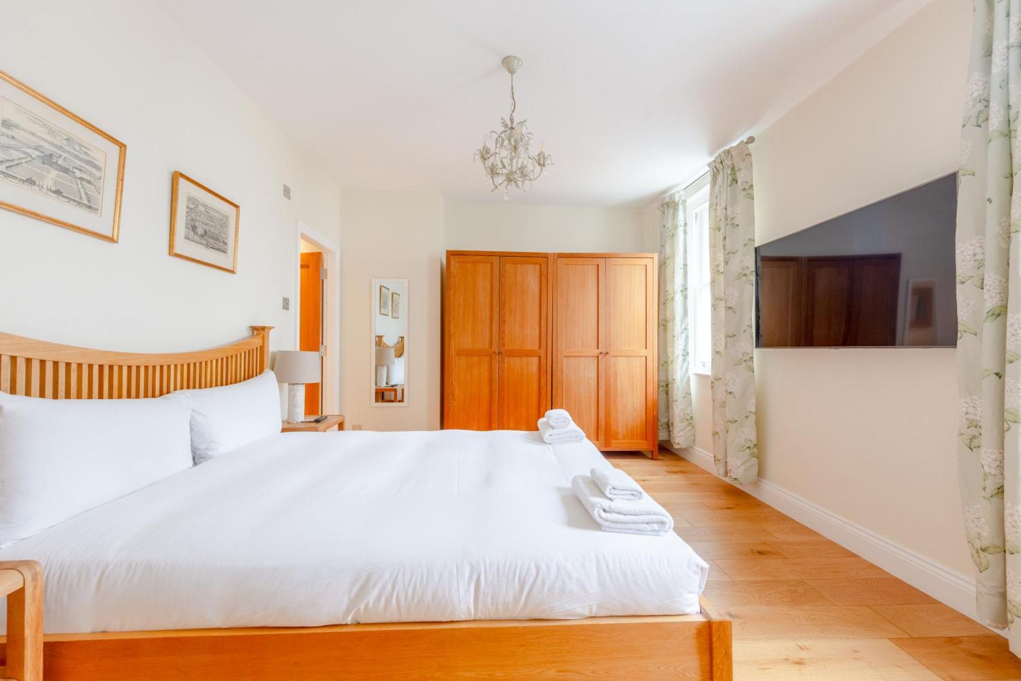 Spacious And 3 Bedroom House In Paddington Appartamento