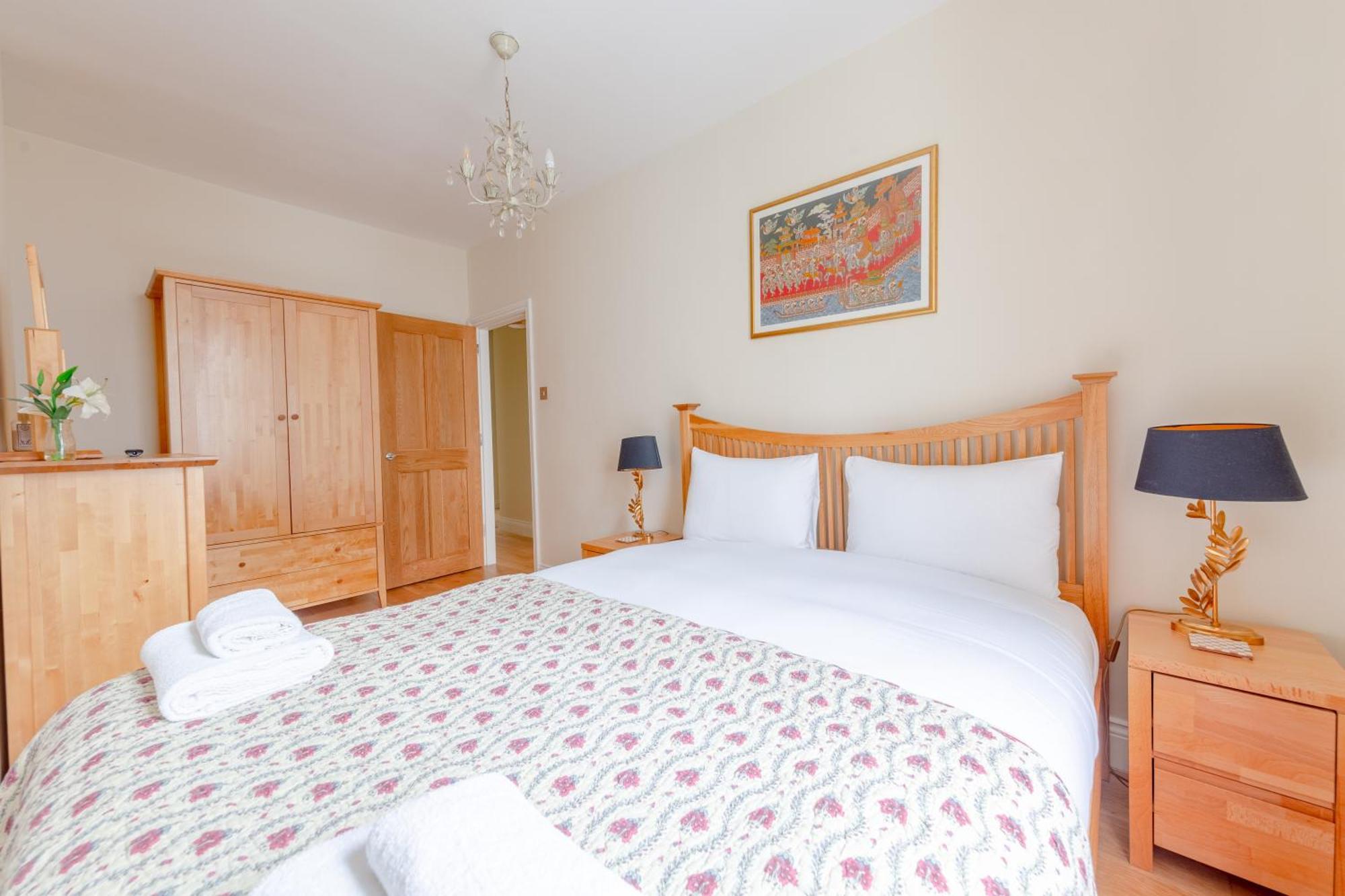Spacious And 3 Bedroom House In Paddington *