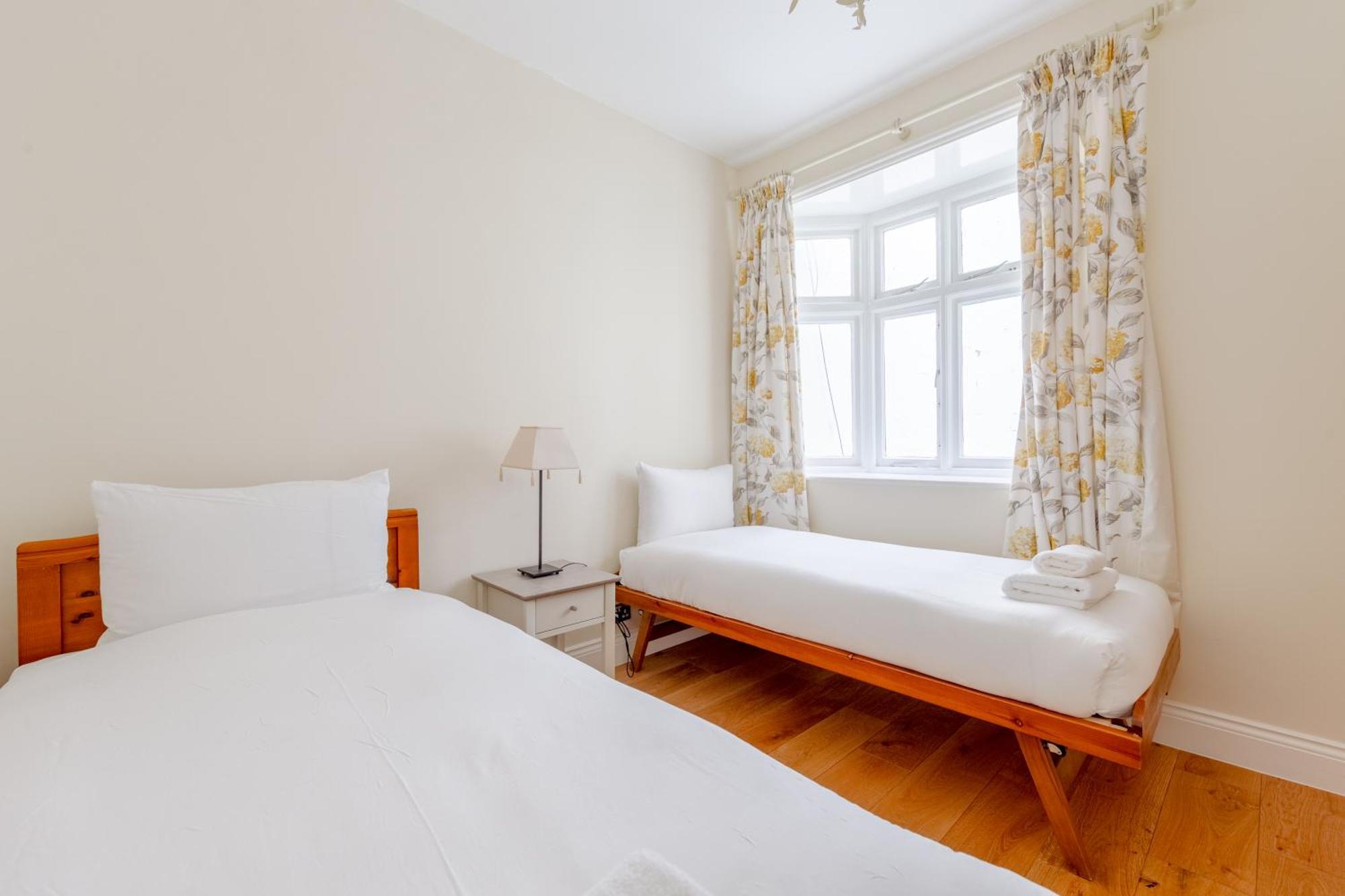 Spacious And 3 Bedroom House In Paddington * Londra