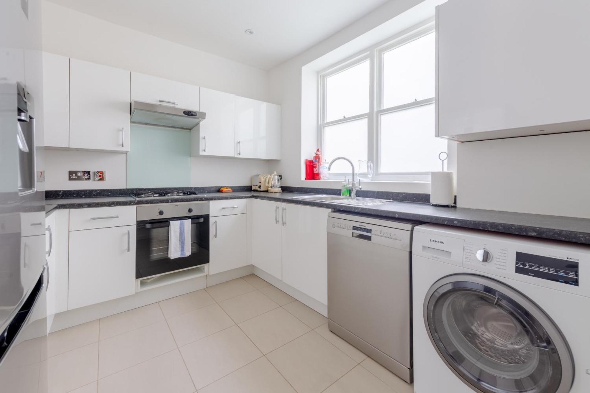 Spacious And 3 Bedroom House In Paddington Appartamento