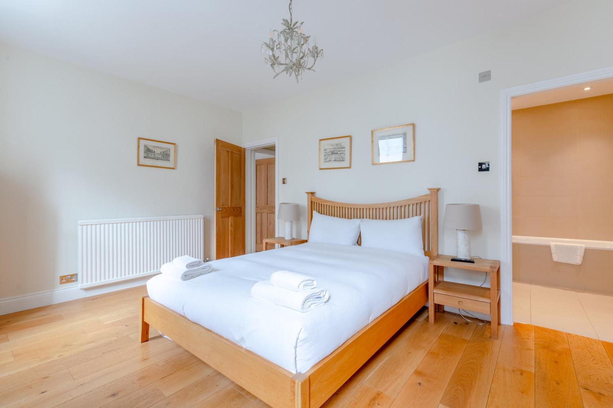 Spacious And 3 Bedroom House In Paddington Londra