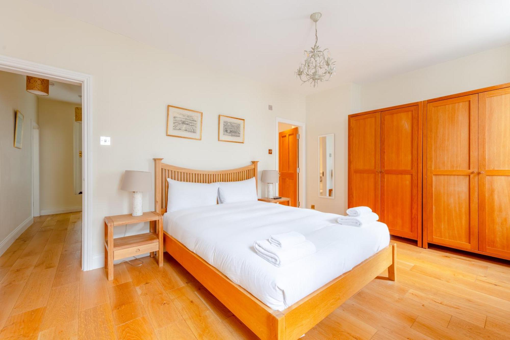 Spacious And 3 Bedroom House In Paddington * Londra