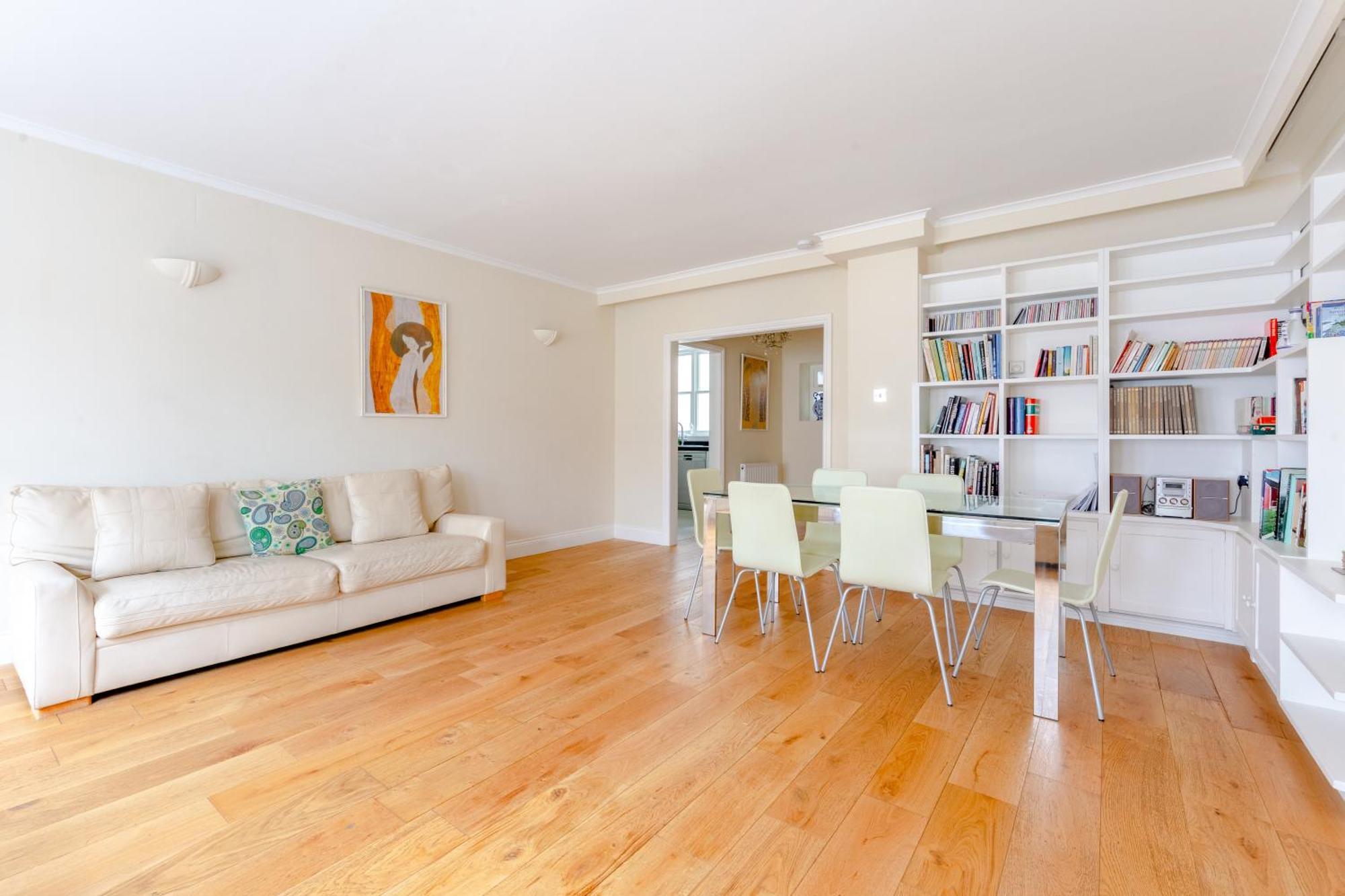 Spacious And 3 Bedroom House In Paddington